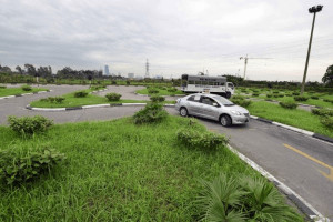Hình lái xe ô tô: Minh họa xe đỗ đúng vị trí trong khu vực ghép xe dọc