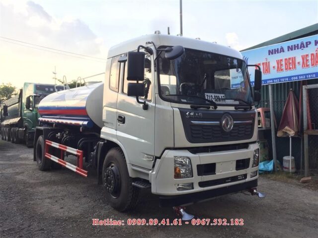 Một chiếc xe ô tô chuyên dùng đang hoạt động, minh họa cho định nghĩa xe ô tô đa năng.