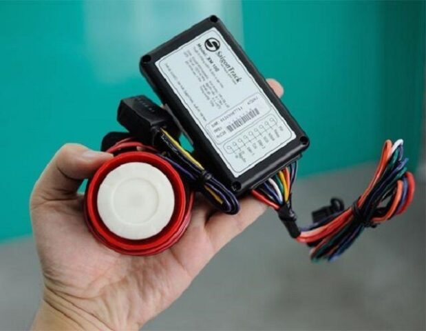 Thiết bị định vị xe ô tô gắn chip GPS theo dõi hành trình, cần biết cách kiểm tra định vị xe ô tô để bảo vệ quyền riêng tư.