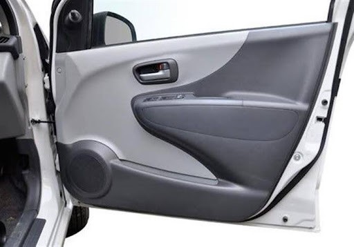 Mở khóa cửa xe ô tô đơn giản từ bên trong