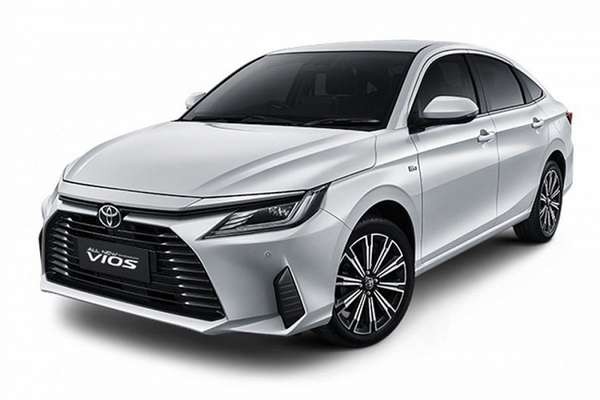 Khách hàng hoàn tất quy trình trả góp xe ô tô Vios tại ngân hàng