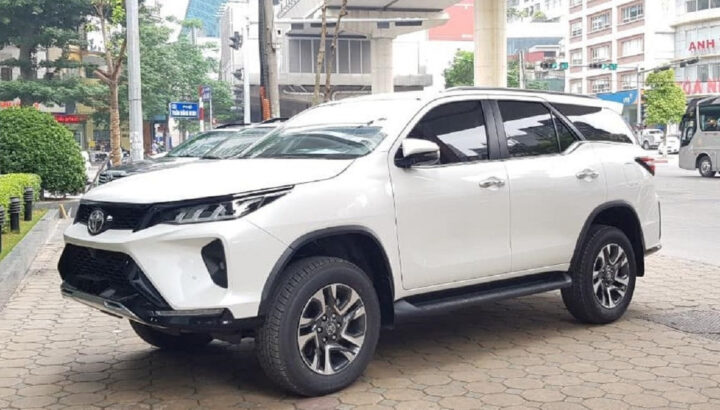 Toyota Fortuner giảm giá sâu, là một trong những mẫu xe ô tô đua nhau giảm giá để xả hàng tồn kho