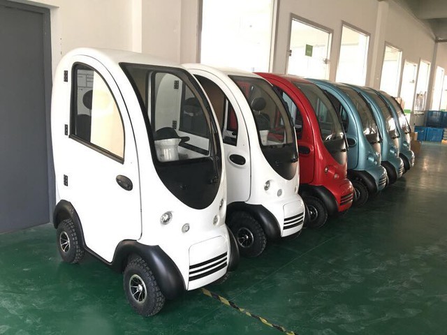 Mẫu ô tô điện mini IDU từ Trung Quốc, một ví dụ về phương tiện di chuyển đô thị nhỏ gọn.
