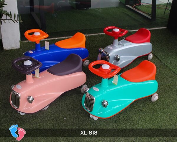 Xe lắc hình ô tô XL818 nhiều màu sắc