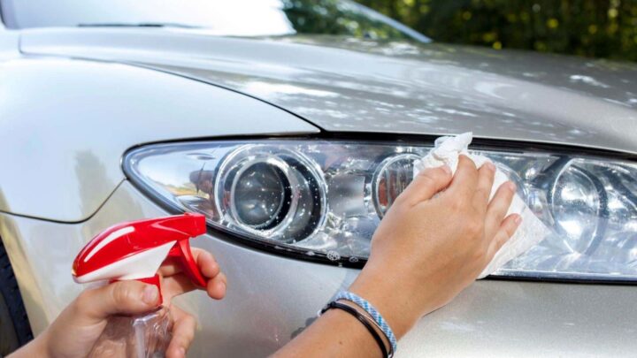 Nhiều nguyên nhân khiến đèn xe ô tô bị mờ, trầy xước cần đánh bóng