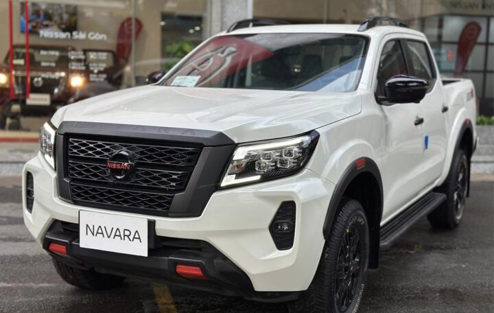 Nissan Navara 2022 giảm giá cuối năm đến 180 triệu đồng