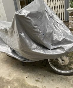 Áo trùm xe máy đơn giản màu xanh bạc chống nóng, chống nước hiệu quả.