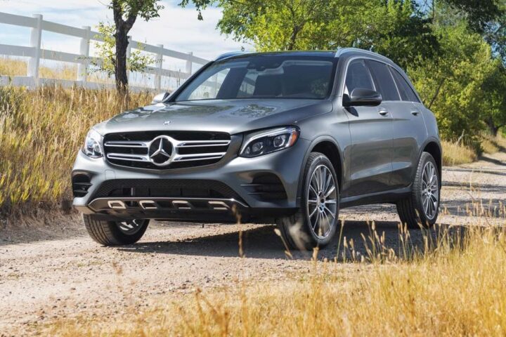 Xe ô tô Mercedes GLC 300 4Matic được bảo vệ bởi gói bảo hiểm vật chất toàn diện
