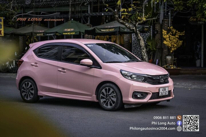 Wrap đổi màu xe ô tô sang trọng