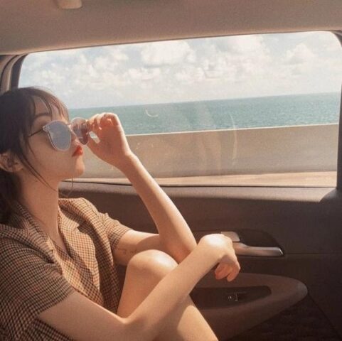 chụp ảnh trên xe ô tô góc nghiêng tự nhiên