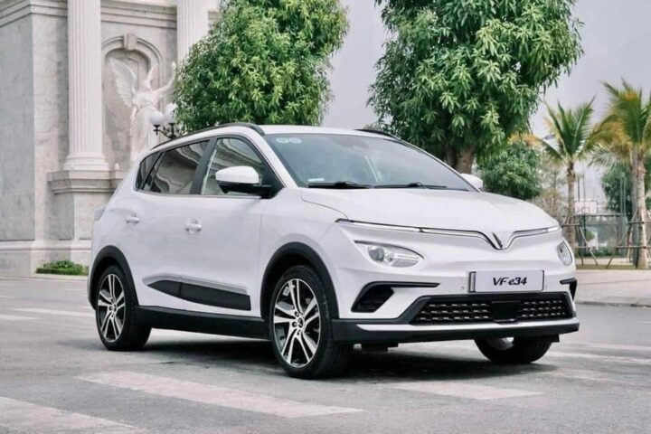 Sơ đồ các bộ phận chính của xe ô tô điện: động cơ, pin và hệ thống điều khiển