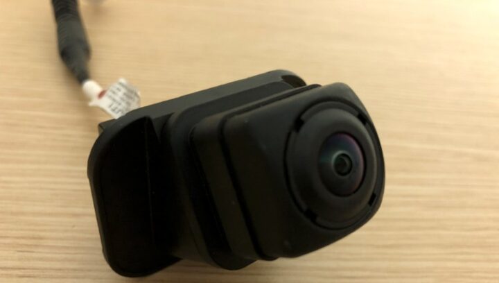 Hệ thống camera lùi tiên tiến trên một mẫu xe ô tô đời mới nhất