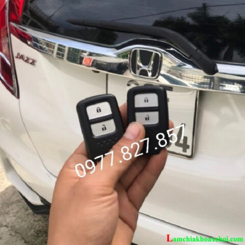 Chìa khóa xe ô tô Honda Jazz và dấu hiệu hao pin cần sửa chữa