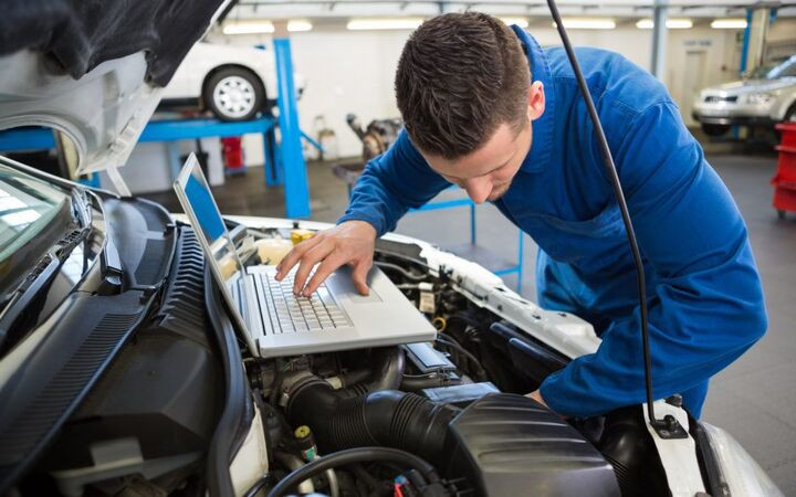 Dịch vụ cứu hộ bình ắc quy xe ô tô chuyên nghiệp tại HCM