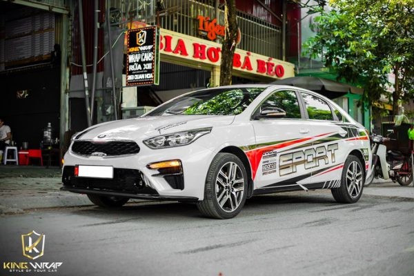 Giấy dán xe ô tô Cerato với thiết kế tem sườn thể thao nổi bật