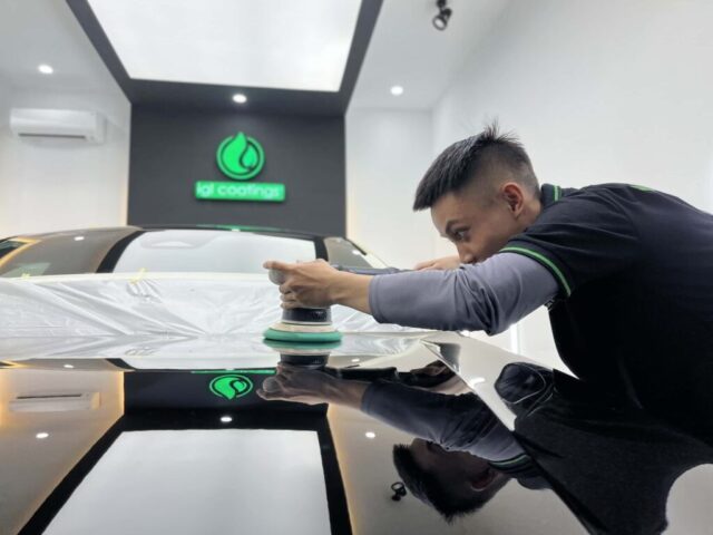 Các dụng cụ và thiết bị chuyên dụng được dùng để đánh bóng xe ô tô, đảm bảo hiệu quả tối ưu