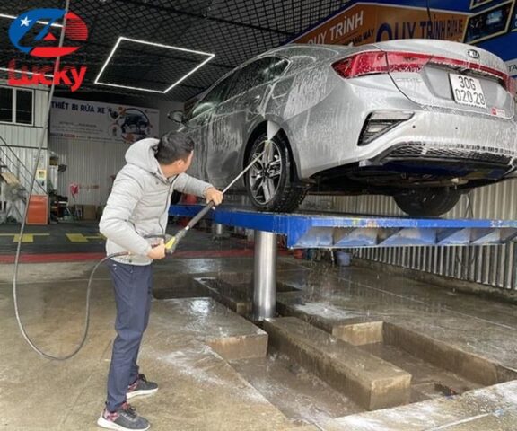 Bộ dụng cụ rửa xe ô tô không chạm chuyên nghiệp và các thiết bị rửa xe hiện đại