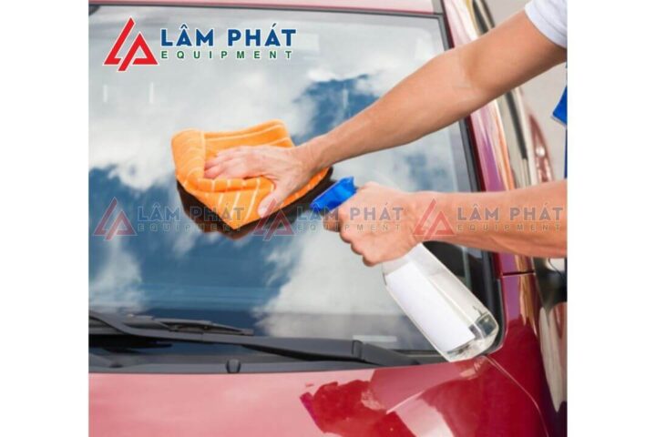 Vệ sinh vết ố sơn trên ô tô