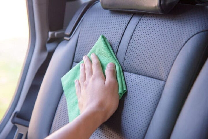 Ghế da nội thất xe ô tô sang trọng cần dung dịch vệ sinh chuyên dụng