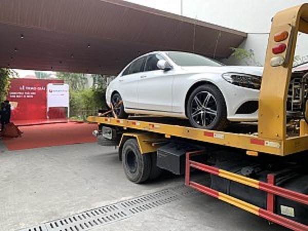 Cứu hộ xe ô tô vận chuyển cẩu kéo xe chuyên nghiệp