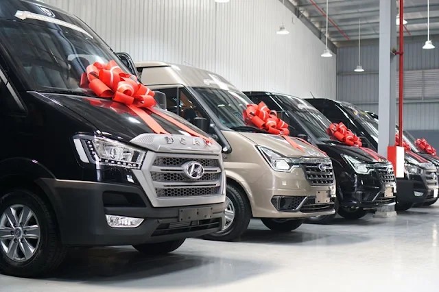 Bảng giá xe ô tô Limousine DCar 7, 10 và 12 chỗ đời mới
