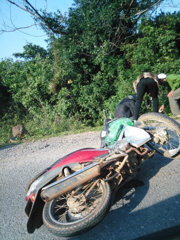 Hiện trường vụ tai nạn xe ô tô ở Gio Linh Quảng Trị, cho thấy mức độ hư hại phương tiện và tình hình giao thông tại địa điểm xảy ra sự cố.