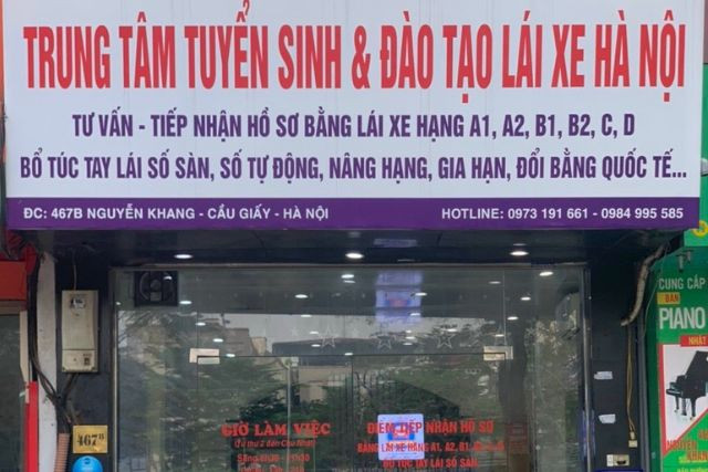 Học viên thực hành lái xe tại Trung Tâm Đào Tạo Lái Xe Hà Nội, bước chuẩn bị quan trọng cho việc đăng ký xe ô tô tại Long Biên