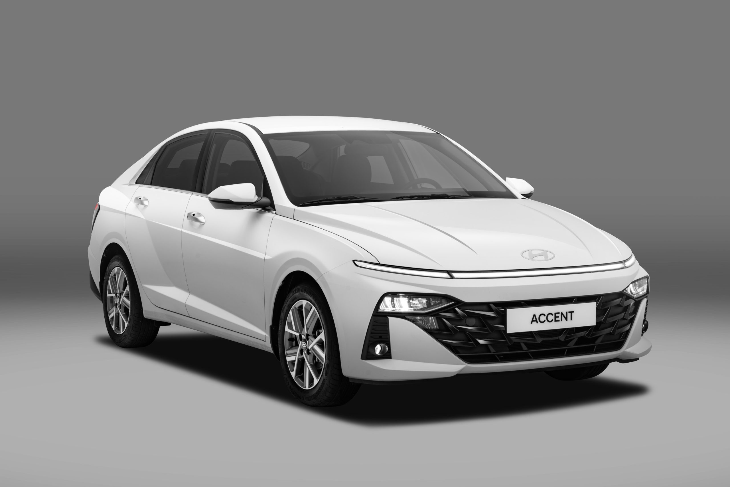 Hình ảnh tổng quan Hyundai Accent 2025 với thiết kế hiện đại, thể hiện vẻ năng động và thu hút, ảnh hưởng đến quyết định về giá xe ô tô Accent lăn bánh.