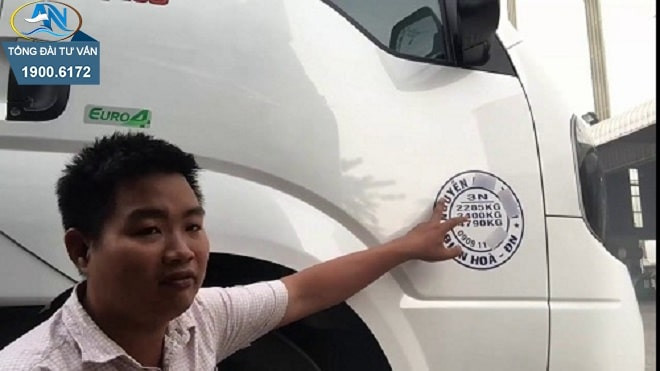 Mẫu niêm yết thông tin bắt buộc trên cửa xe ô tô tải kinh doanh vận tải theo quy định pháp luật