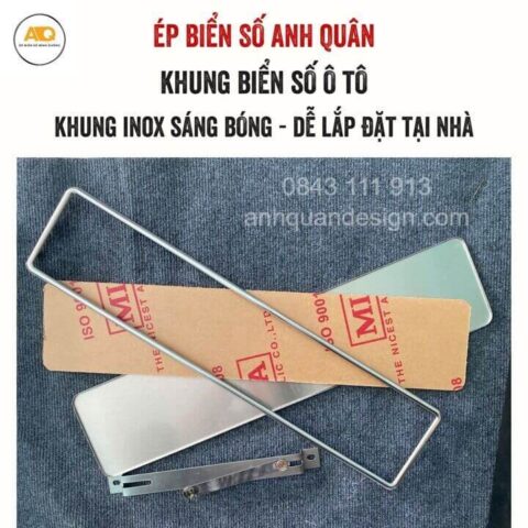 khung biển số xe ô tô bằng inox có cờ Việt Nam dán trên mica