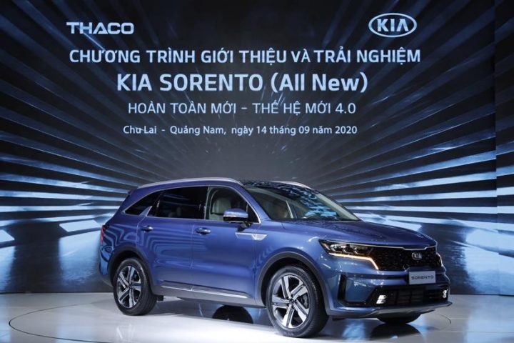 Kia Sorento đời cũ đang được các đại lý giảm giá mạnh để xả kho, thu hút người mua cân nhắc có nên mua xe ô tô đời cũ