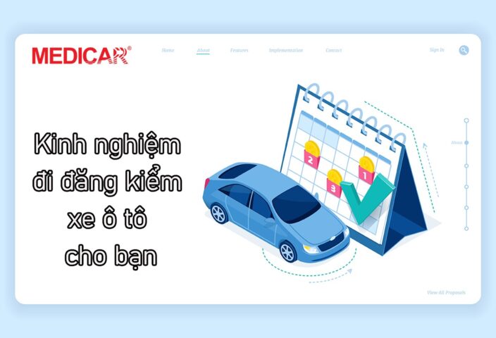 Kinh nghiệm đi xe ô tô: Một người đang kiểm tra lốp xe trước khi đăng kiểm