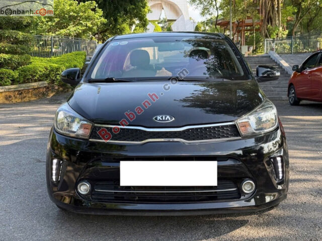 Hình ảnh xe ô tô Kia Soluto AT Deluxe màu đen sản xuất năm 2020, nổi bật với thiết kế sedan hiện đại