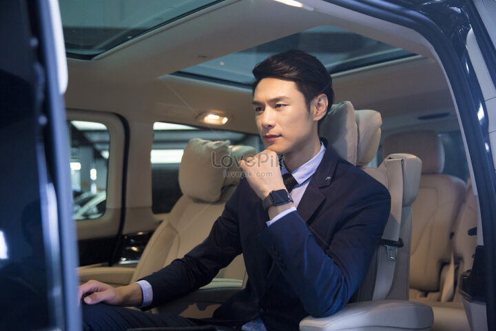 lovepik business men work in the car picture 500678818