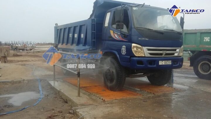 Máy rửa xe ô tô tải chuyên dụng cho các loại xe công trường và xe lớn