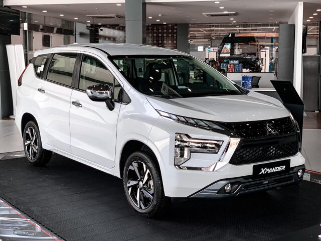 mitsubishi xpander premium mau trang