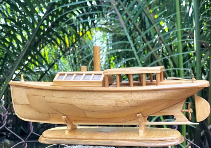 Mô hình tàu biển làm từ tre Việt thể hiện sự khéo léo thủ công