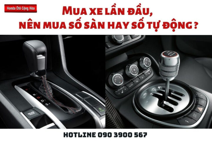 Người lái xe ô tô Honda số sàn đang thực hiện thao tác sang số