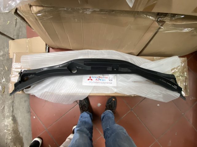 nhua mang nuoc duoi chan kinh chan gio xe mitsubishi xpander 8 1