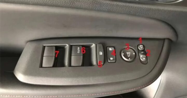 Chi tiết các nút điều khiển trên cánh cửa của xe ô tô Honda City đời mới