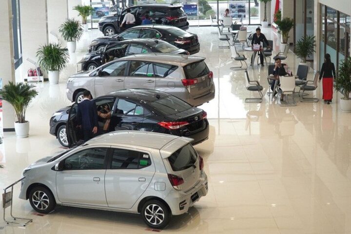 Doanh nghiệp ô tô Việt Nam gặp khó khăn giữa bối cảnh thị trường biến động, ảnh hưởng đến giá xe ô tô sẽ giảm