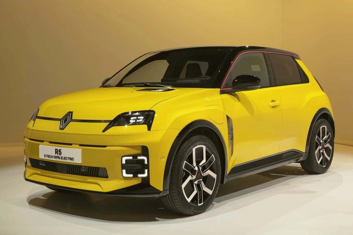 Renault 5 E-Tech Electric với màu vàng nổi bật, hứa hẹn sẽ là một trong những allintitle:xe ô tô chuẩn bị ra mắt gây ấn tượng trên thị trường