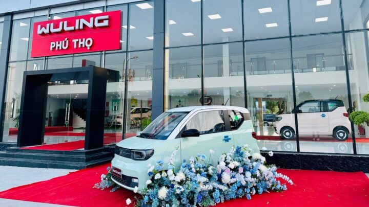 Mẫu xe điện Wuling Hongguang MiniEV màu trắng của TMT Motors, hình ảnh minh họa cho vấn đề xe ô tô bị sa lầy trong chiến lược kinh doanh.