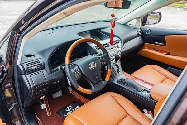 Nội thất sang trọng của các dòng xe ô tô Lexus cần thảm lót sàn chất lượng để bảo vệ