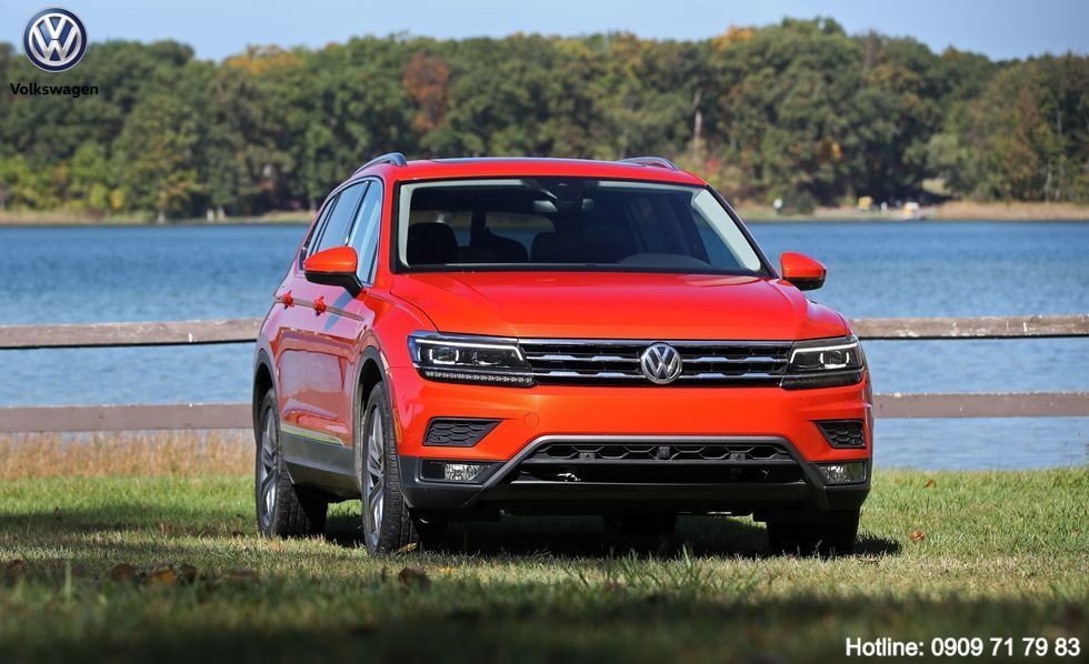 Hãng xe ô tô Volkswagen Tiguan Allspace Luxury S 2020 màu trắng, xe SUV 7 chỗ hiện đại.