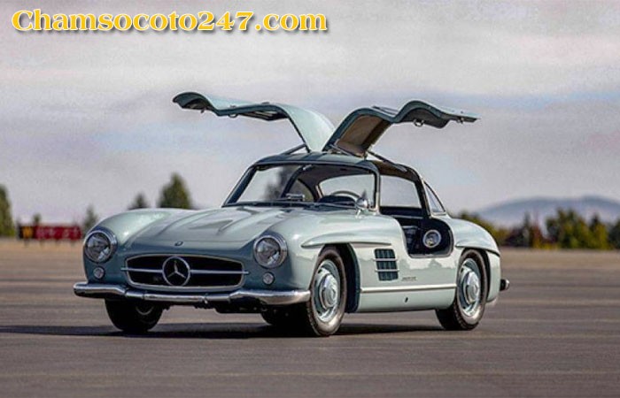 Mercedes-Benz 300SL Gullwing, một mẫu xe ô tô cổ đẹp với thiết kế cửa cánh chim huyền thoại.