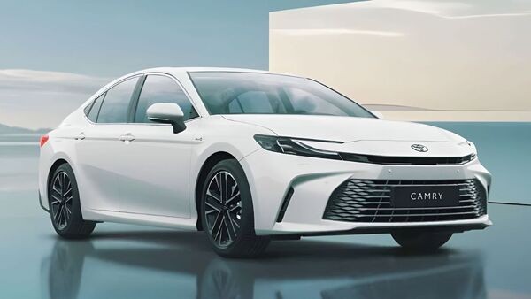 Ngoại thất sang trọng của Toyota Camry, biểu tượng cho sự tinh tế và đẳng cấp