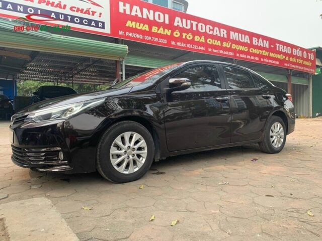 Thân xe ô tô cũ Toyota Corolla Altis 2017 bản E màu đen sang trọng