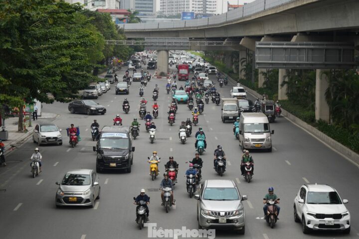 Người dân Việt Nam sử dụng ô tô xe máy điện đạt mục tiêu 30% và 22% vào năm 2030.