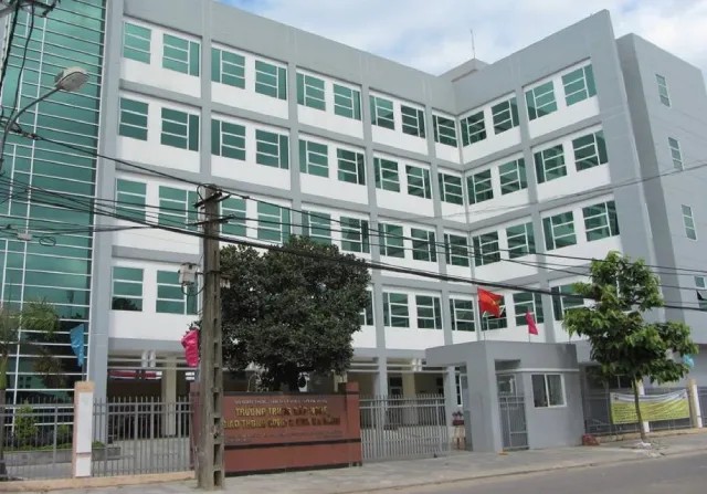 Trường trung cấp nghề Giao Thông Công Chính Đà Nẵng cung cấp các khóa học lái xe ô tô và mô tô chuyên nghiệp.